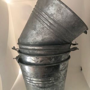 4 Galvanzied planters